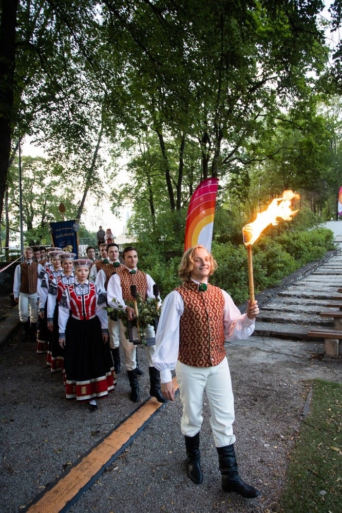 IX Starptautiskais tautas deju festivāls "Sudmaliņas" - Atklāšanas koncerts "Aiz deviņām jūrām, aiz deviņiem kalniem"