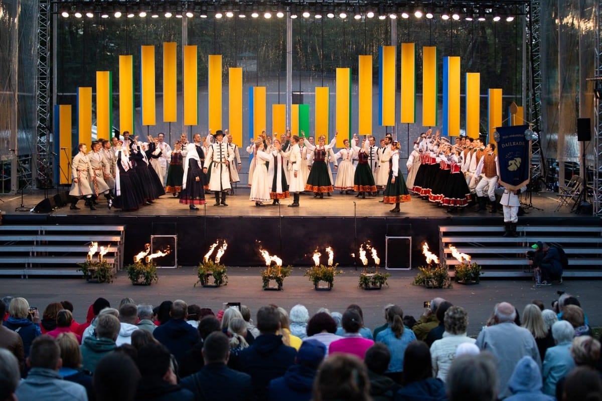 IX Starptautiskais tautas deju festivāls "Sudmaliņas" - Atklāšanas koncerts "Aiz deviņām jūrām, aiz deviņiem kalniem"