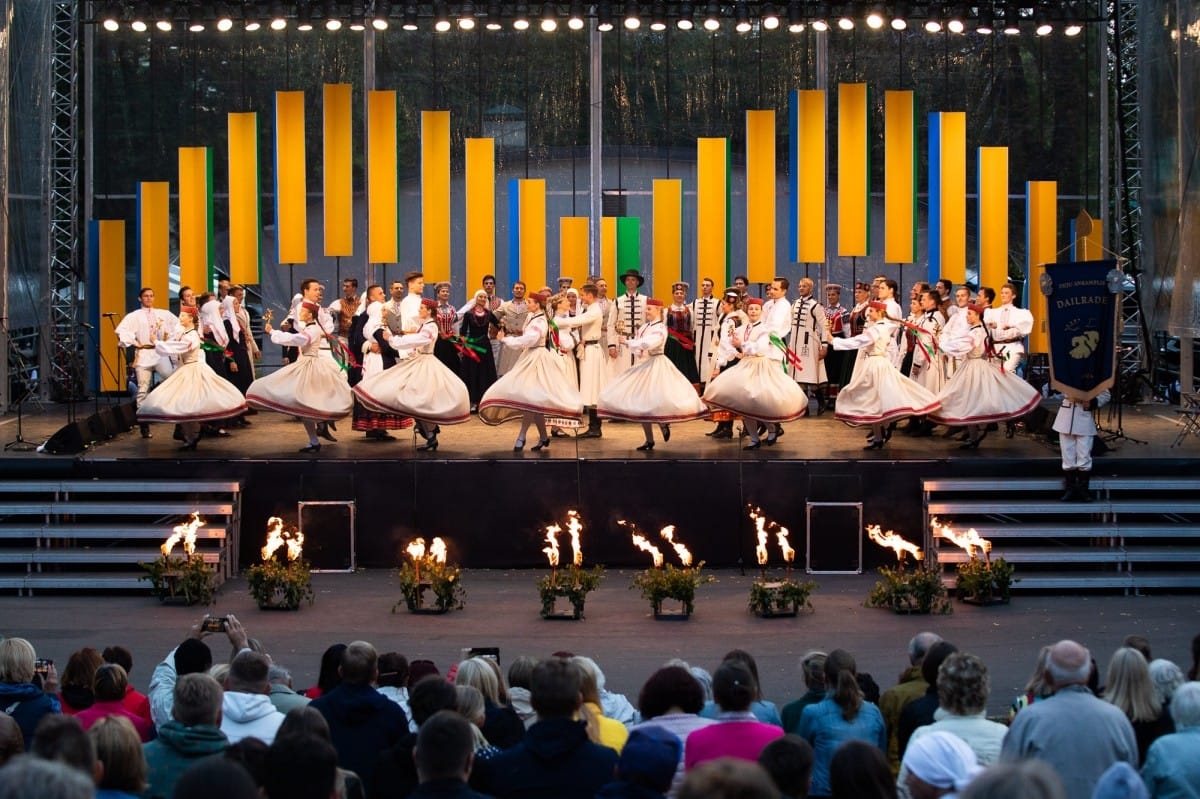 IX Starptautiskais tautas deju festivāls "Sudmaliņas" - Atklāšanas koncerts "Aiz deviņām jūrām, aiz deviņiem kalniem"