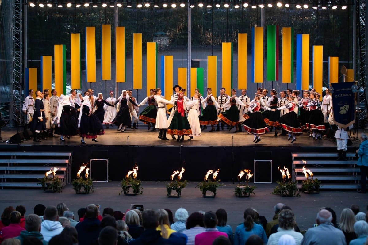 IX Starptautiskais tautas deju festivāls "Sudmaliņas" - Atklāšanas koncerts "Aiz deviņām jūrām, aiz deviņiem kalniem"