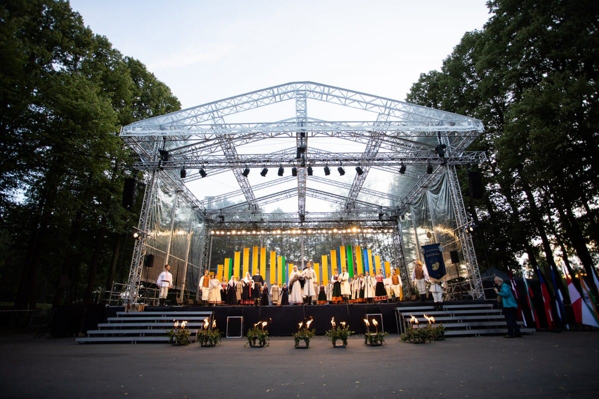 IX Starptautiskais tautas deju festivāls "Sudmaliņas" - Atklāšanas koncerts "Aiz deviņām jūrām, aiz deviņiem kalniem"