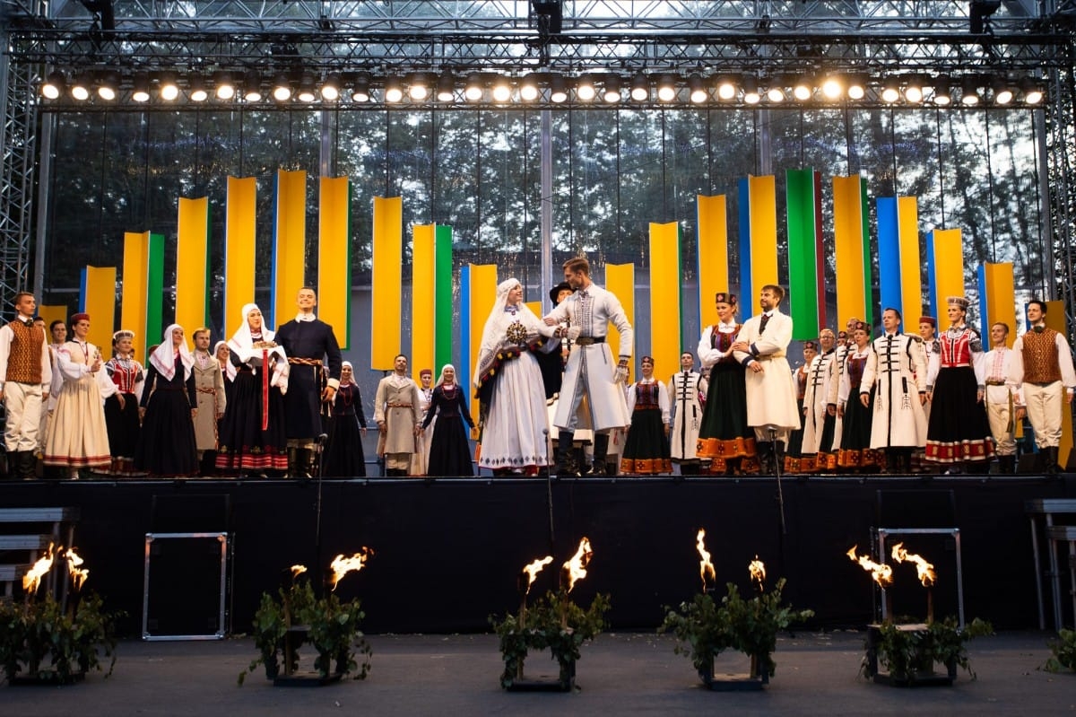 IX Starptautiskais tautas deju festivāls "Sudmaliņas" - Atklāšanas koncerts "Aiz deviņām jūrām, aiz deviņiem kalniem"