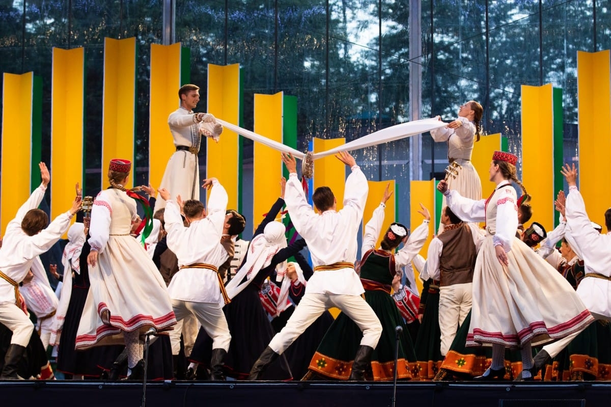 IX Starptautiskais tautas deju festivāls "Sudmaliņas" - Atklāšanas koncerts "Aiz deviņām jūrām, aiz deviņiem kalniem"