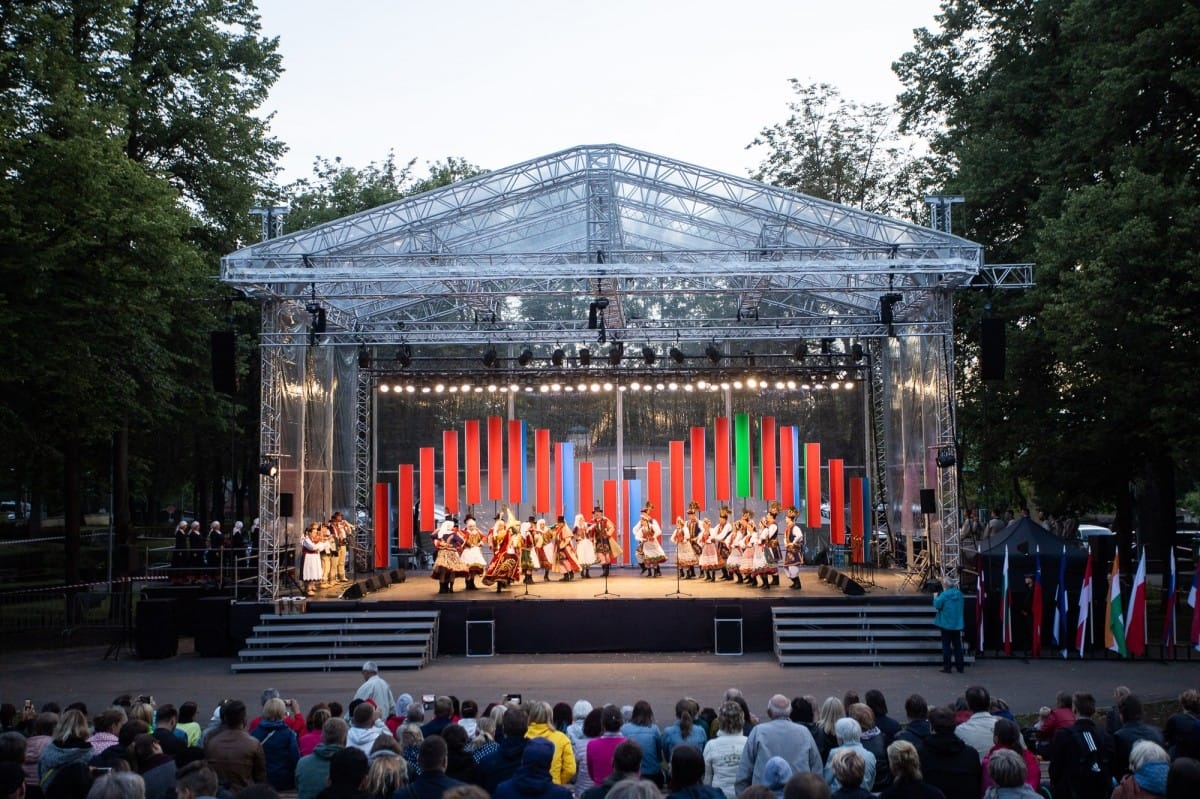 IX Starptautiskais tautas deju festivāls "Sudmaliņas" - Atklāšanas koncerts "Aiz deviņām jūrām, aiz deviņiem kalniem"