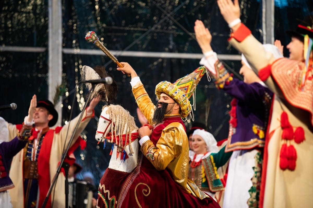 IX Starptautiskais tautas deju festivāls "Sudmaliņas" - Atklāšanas koncerts "Aiz deviņām jūrām, aiz deviņiem kalniem"