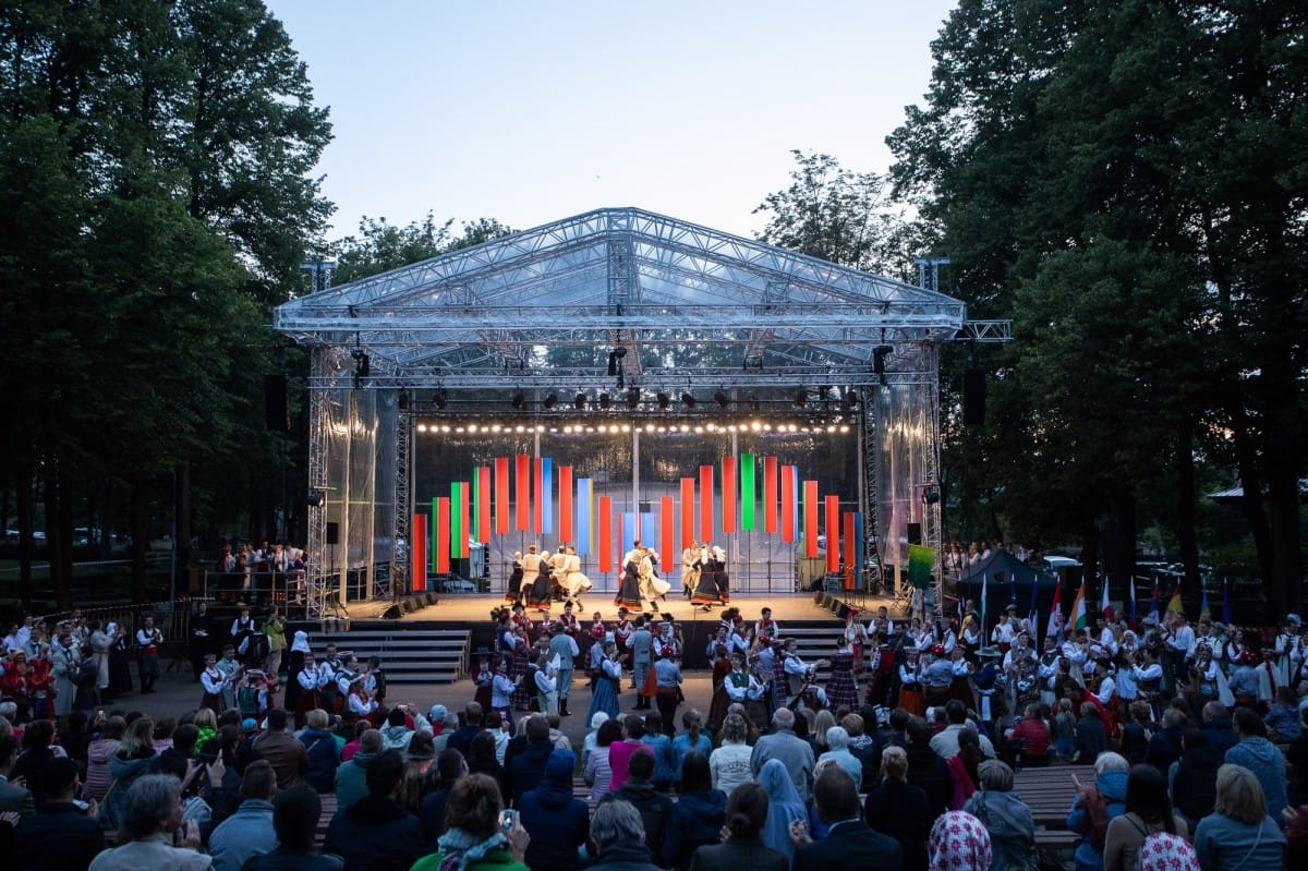 IX Starptautiskais tautas deju festivāls "Sudmaliņas" - Atklāšanas koncerts "Aiz deviņām jūrām, aiz deviņiem kalniem"
