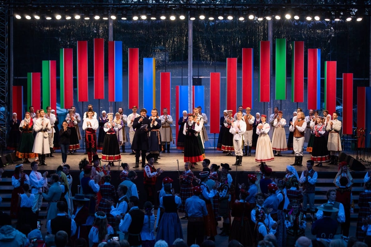 IX Starptautiskais tautas deju festivāls "Sudmaliņas" - Atklāšanas koncerts "Aiz deviņām jūrām, aiz deviņiem kalniem"
