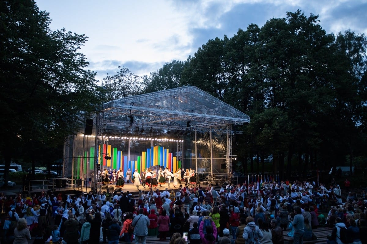 IX Starptautiskais tautas deju festivāls "Sudmaliņas" - Atklāšanas koncerts "Aiz deviņām jūrām, aiz deviņiem kalniem"