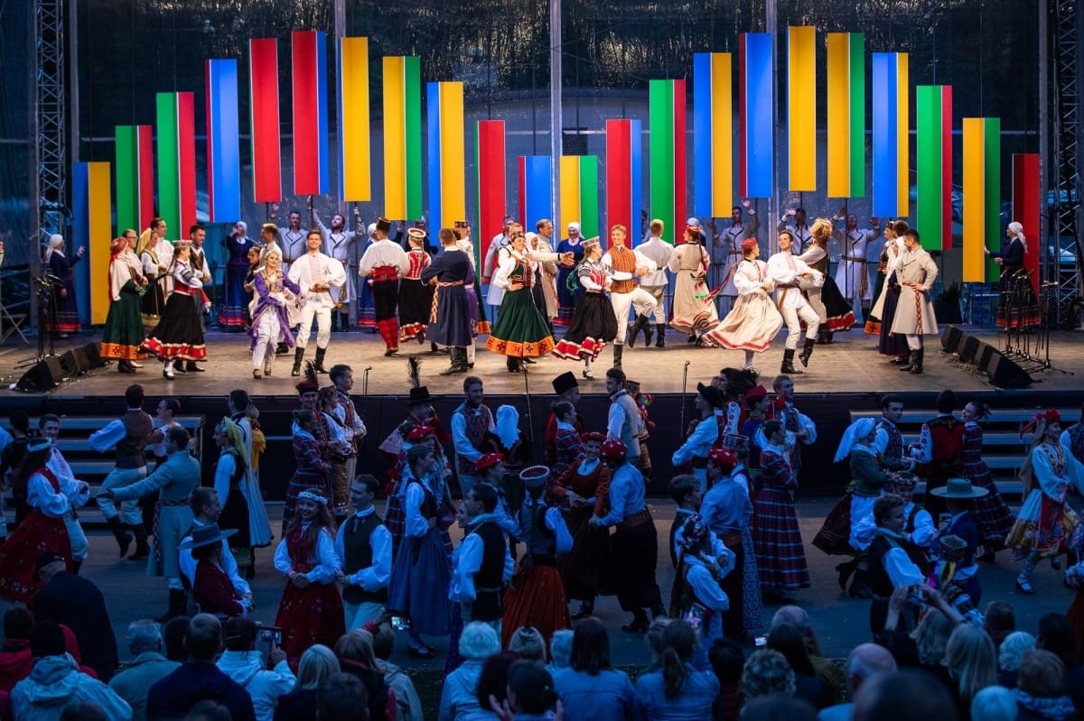 IX Starptautiskais tautas deju festivāls "Sudmaliņas" - Atklāšanas koncerts "Aiz deviņām jūrām, aiz deviņiem kalniem"