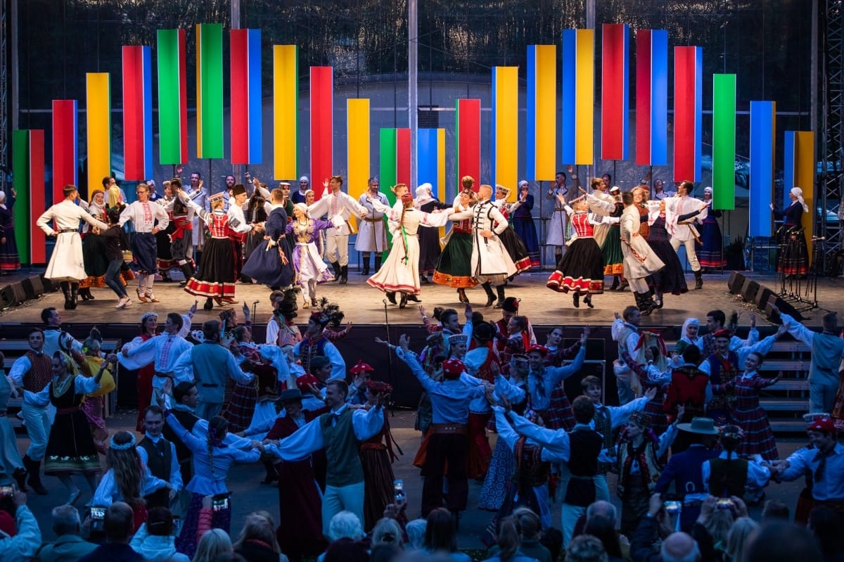IX Starptautiskais tautas deju festivāls "Sudmaliņas" - Atklāšanas koncerts "Aiz deviņām jūrām, aiz deviņiem kalniem"