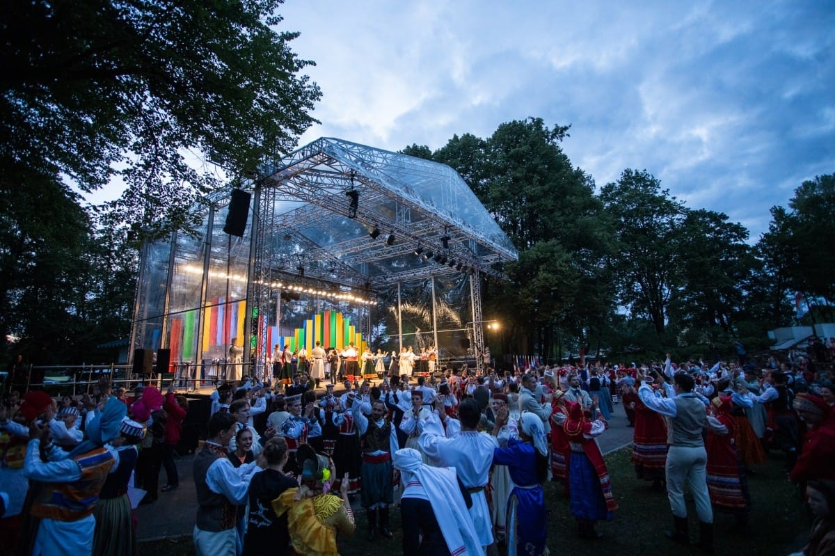 IX Starptautiskais tautas deju festivāls "Sudmaliņas" - Atklāšanas koncerts "Aiz deviņām jūrām, aiz deviņiem kalniem"