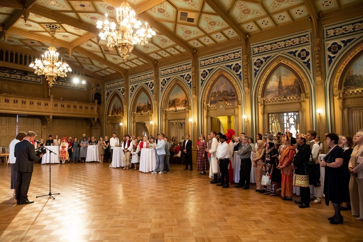 Kultūras ministrijas un Latvijas Nacionālā kultūras centra rīkota pieņemšana par godu IX Starptautiskajam tautas deju festivāla