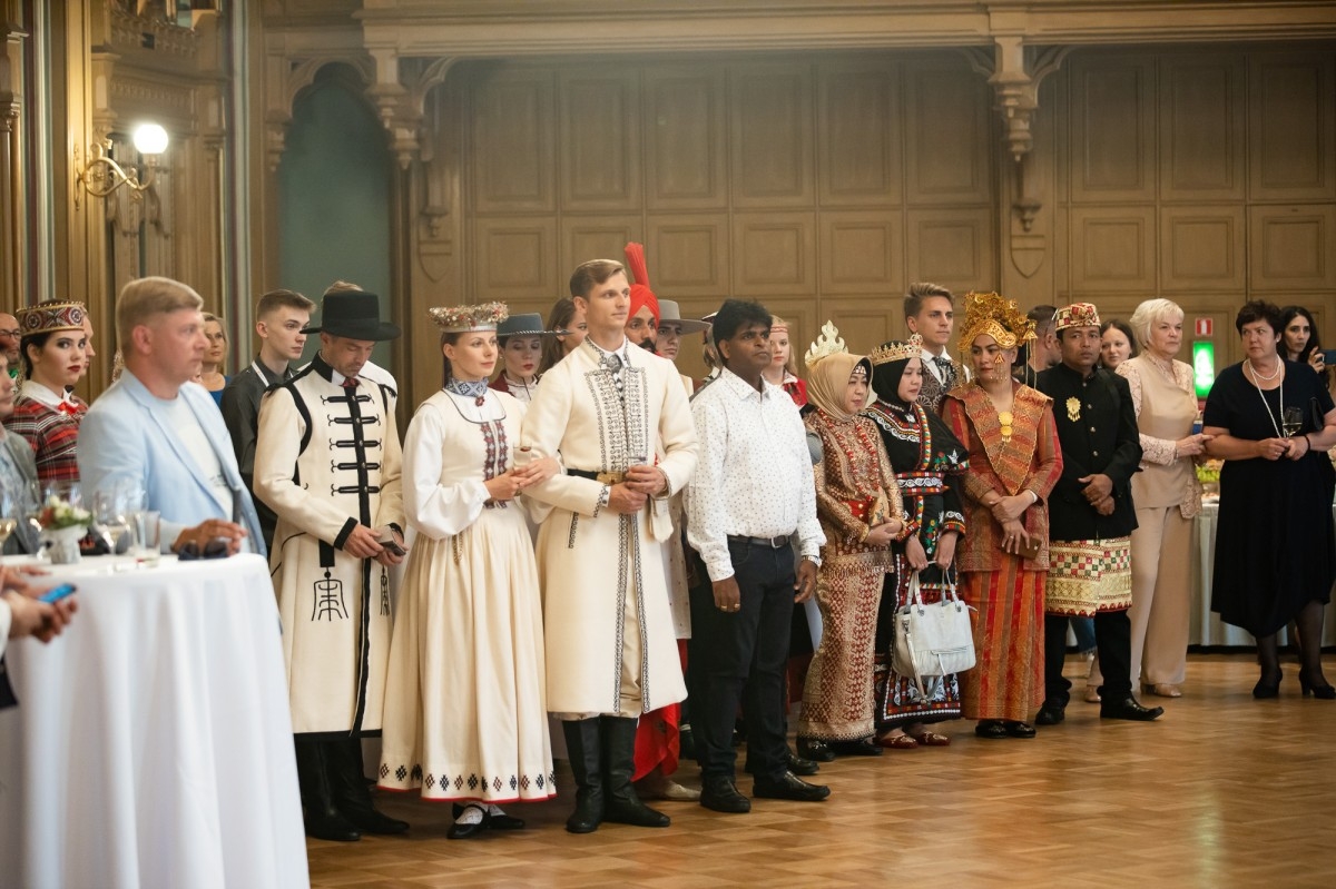 Kultūras ministrijas un Latvijas Nacionālā kultūras centra rīkota pieņemšana par godu IX Starptautiskajam tautas deju festivāla