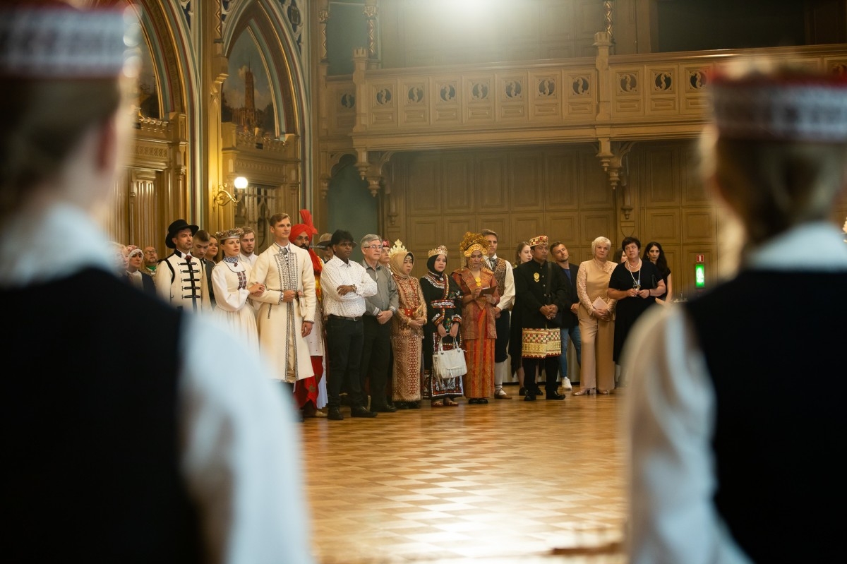Kultūras ministrijas un Latvijas Nacionālā kultūras centra rīkota pieņemšana par godu IX Starptautiskajam tautas deju festivāla