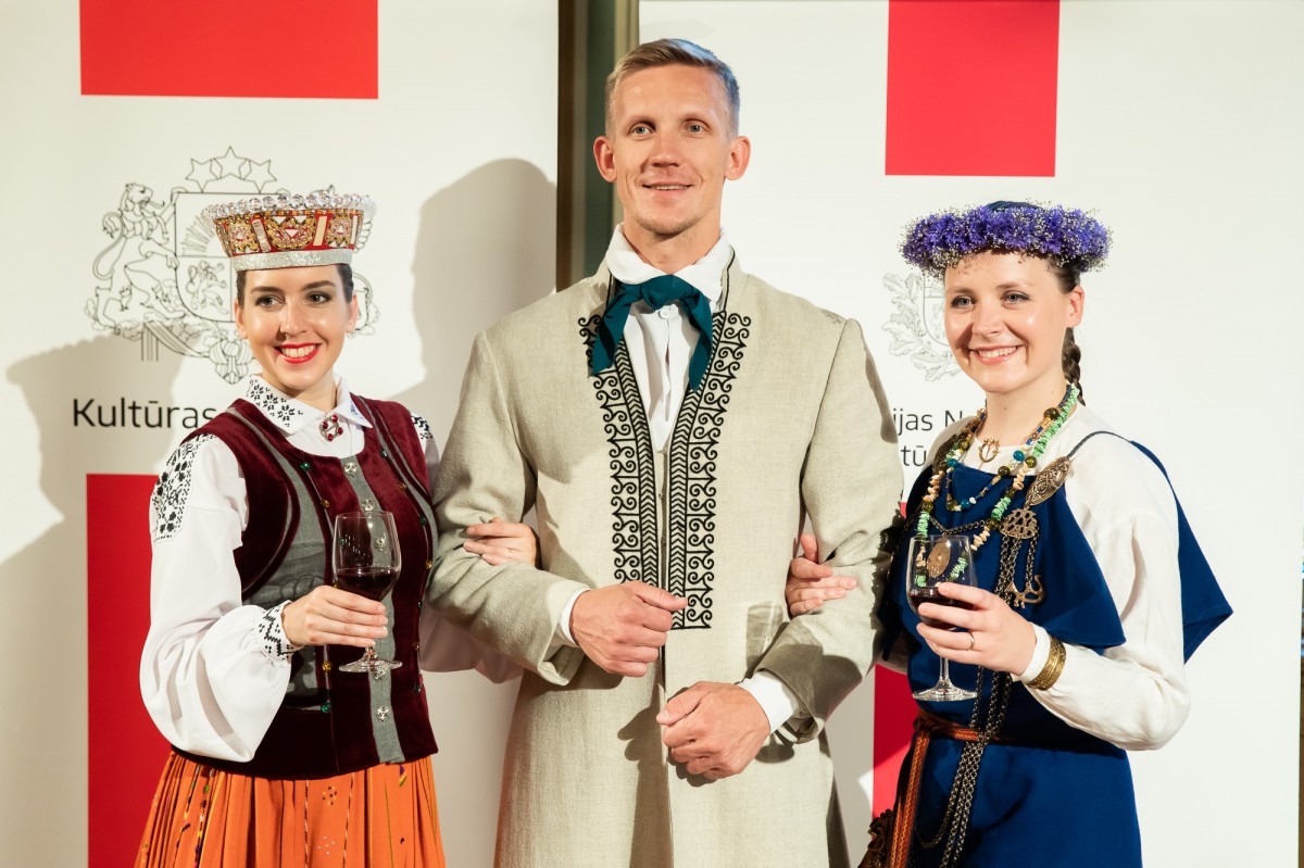 Kultūras ministrijas un Latvijas Nacionālā kultūras centra rīkota pieņemšana par godu IX Starptautiskajam tautas deju festivāla