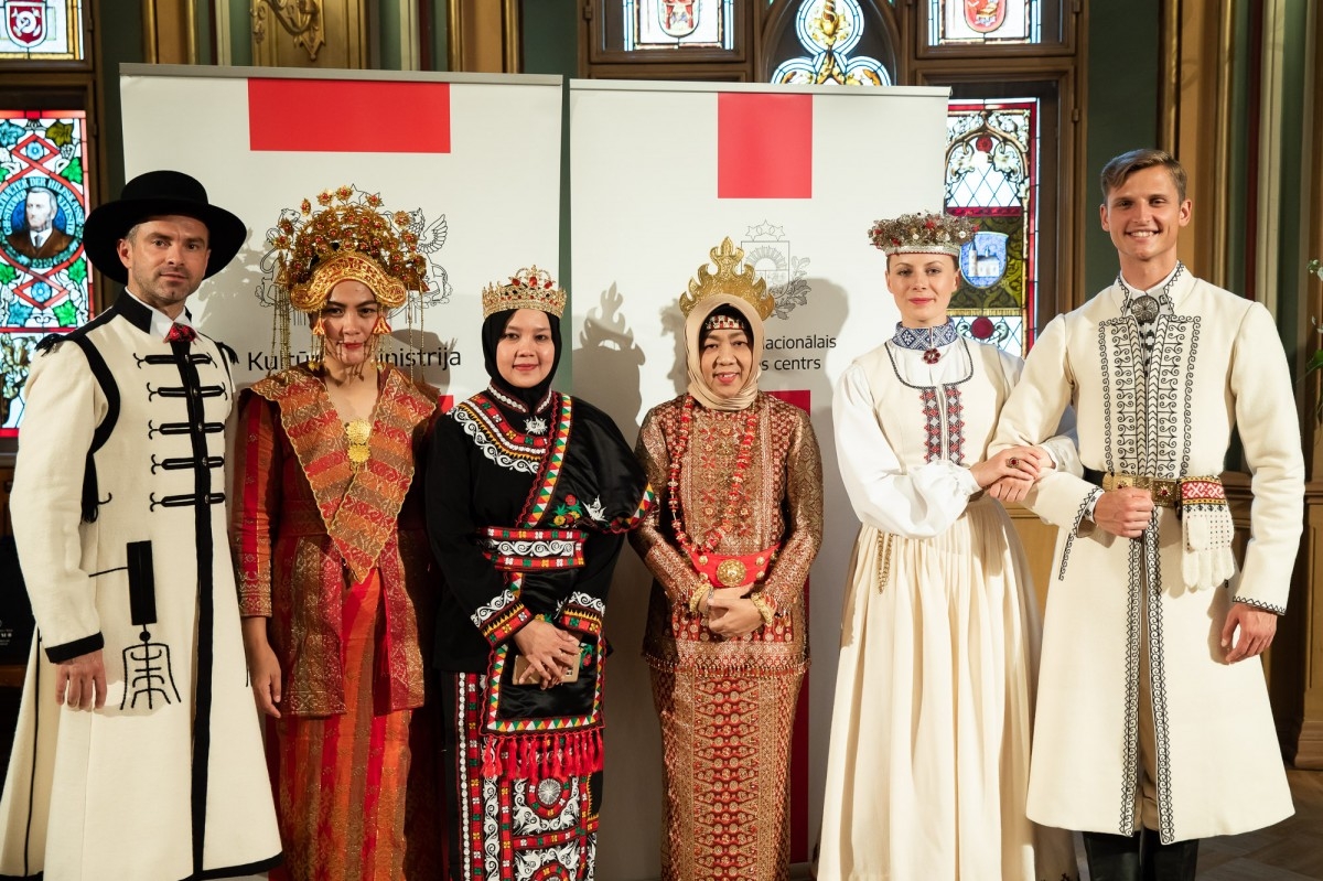 Kultūras ministrijas un Latvijas Nacionālā kultūras centra rīkota pieņemšana par godu IX Starptautiskajam tautas deju festivāla