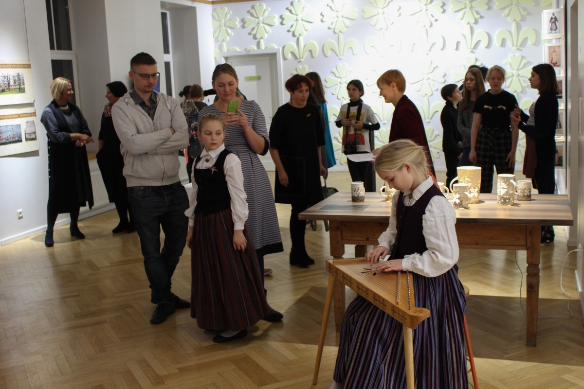 Izstādes "Dārgumi: Ko stāsta tautastērps" atklāšana Ogrē 12.11.2019.