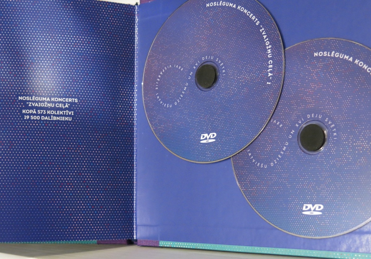 2018. gada Dziesmu un deju svētku grāmata ar DVD: FOTO