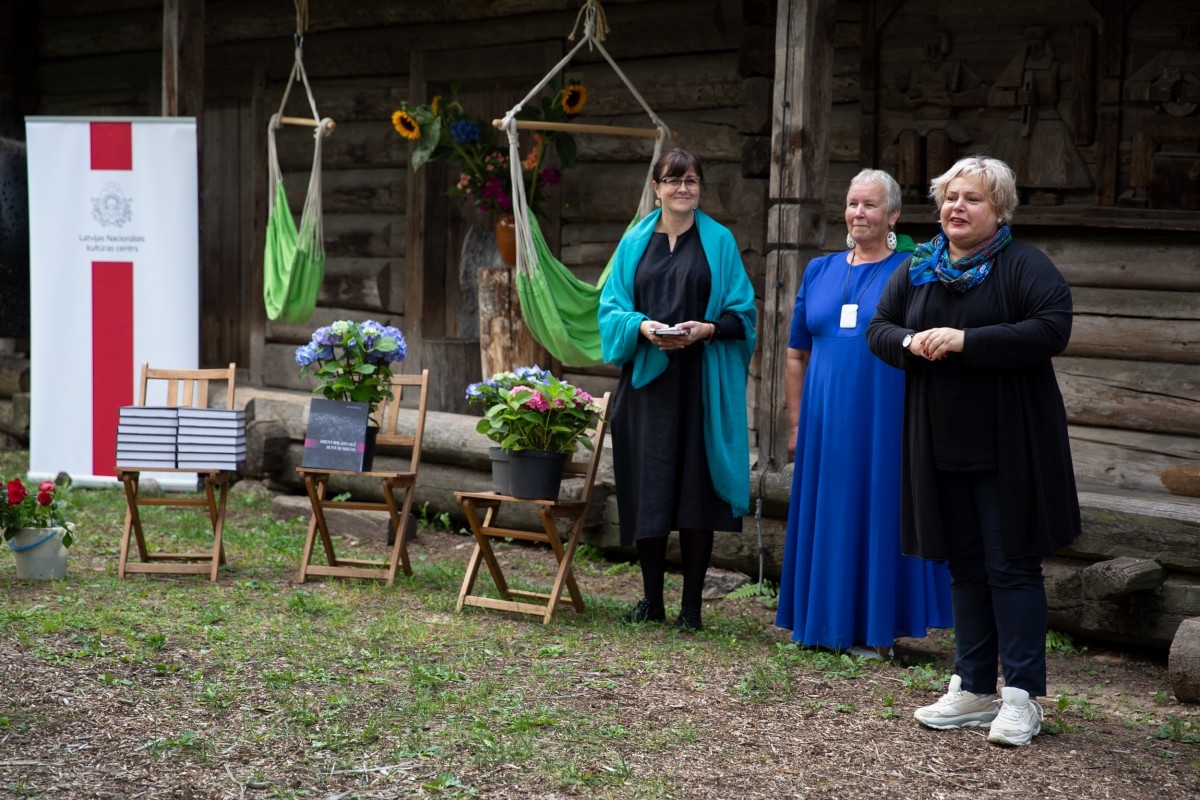 Grāmatas "Dienvidlatgalē austās segas" atvēršanas svētki Brīvdabas muzejā