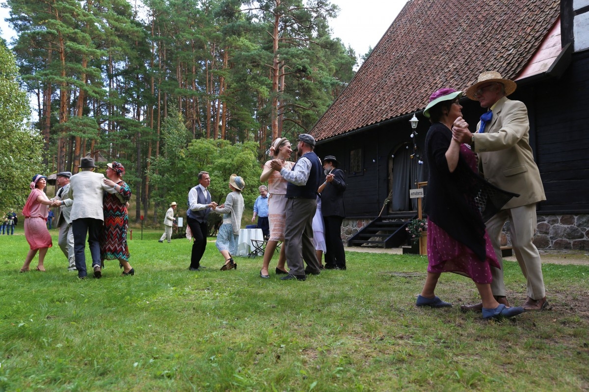 VI Latvijas novadu amatierteātru svētki Brīvdabas muzejā