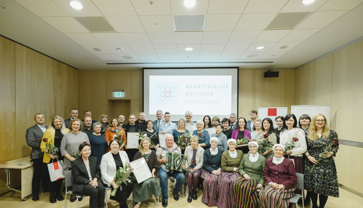 Kopbilde no Apliecinājumu pasniegšanas pasākuma