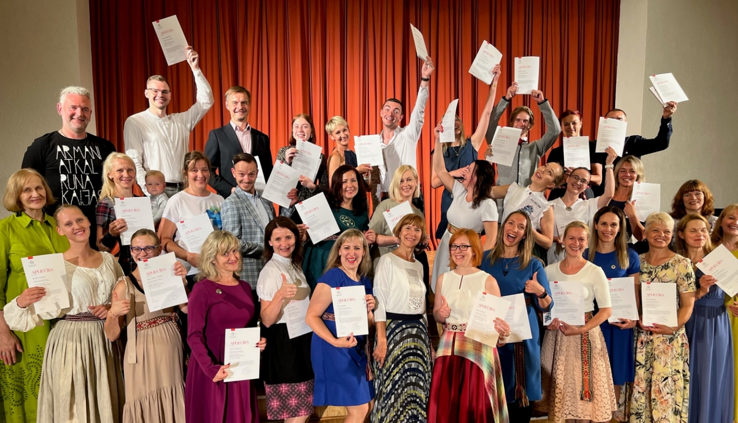 Latviešu dejas skolas absolventi