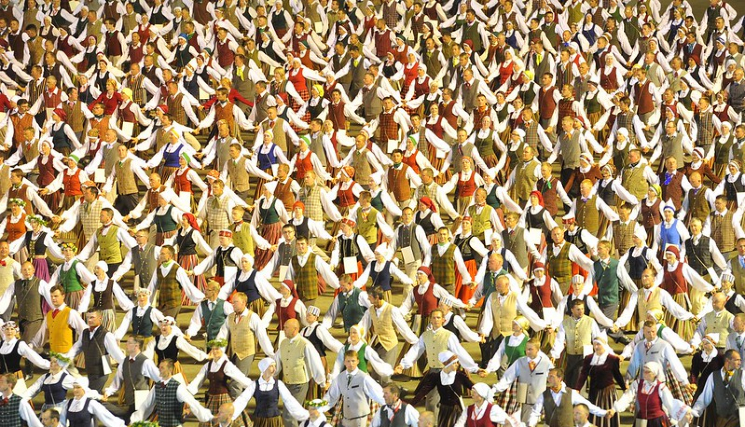 Deju svētki dejotāju kopskats