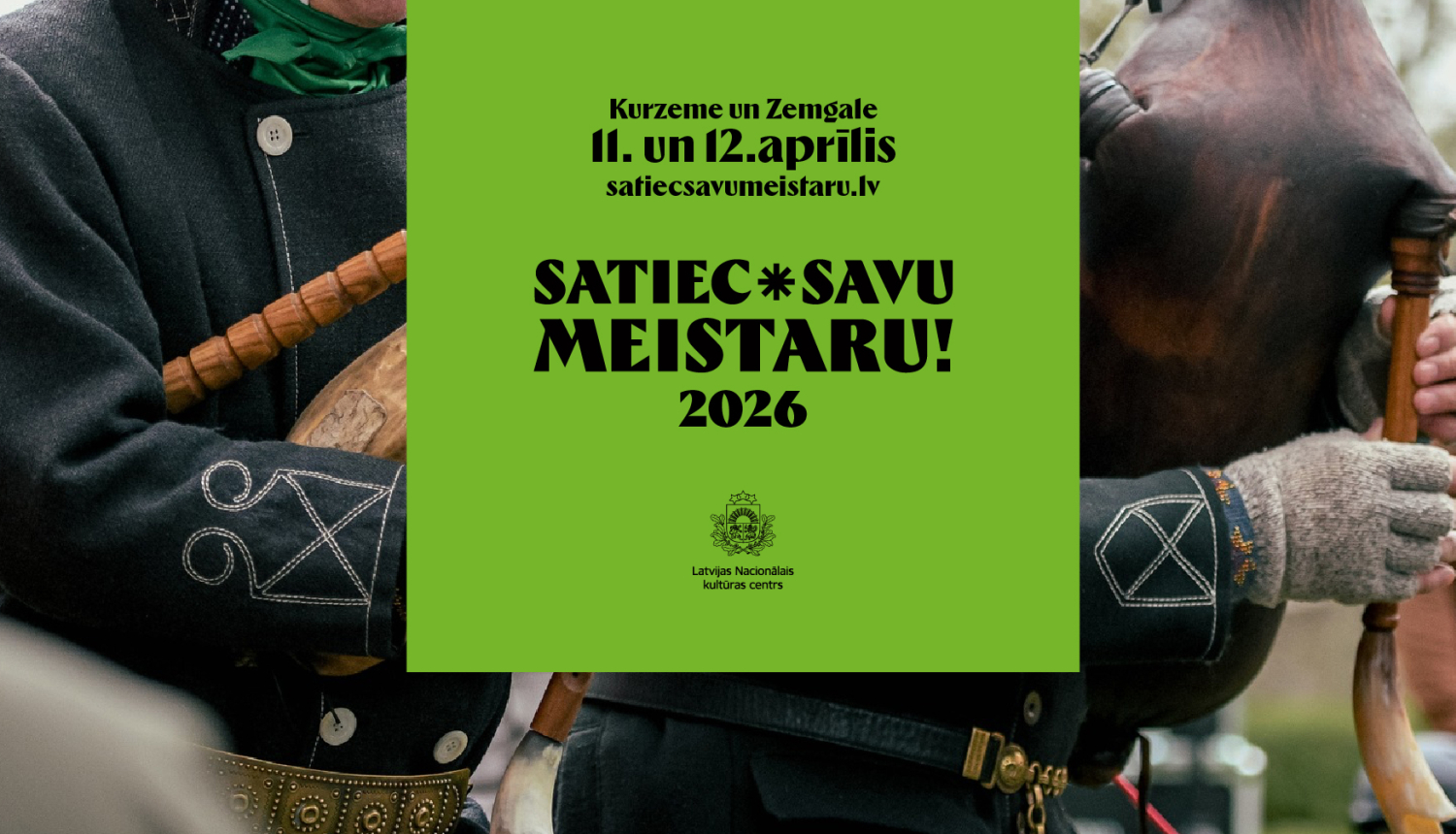 Dūdu spēlmaņi tautas tērpos