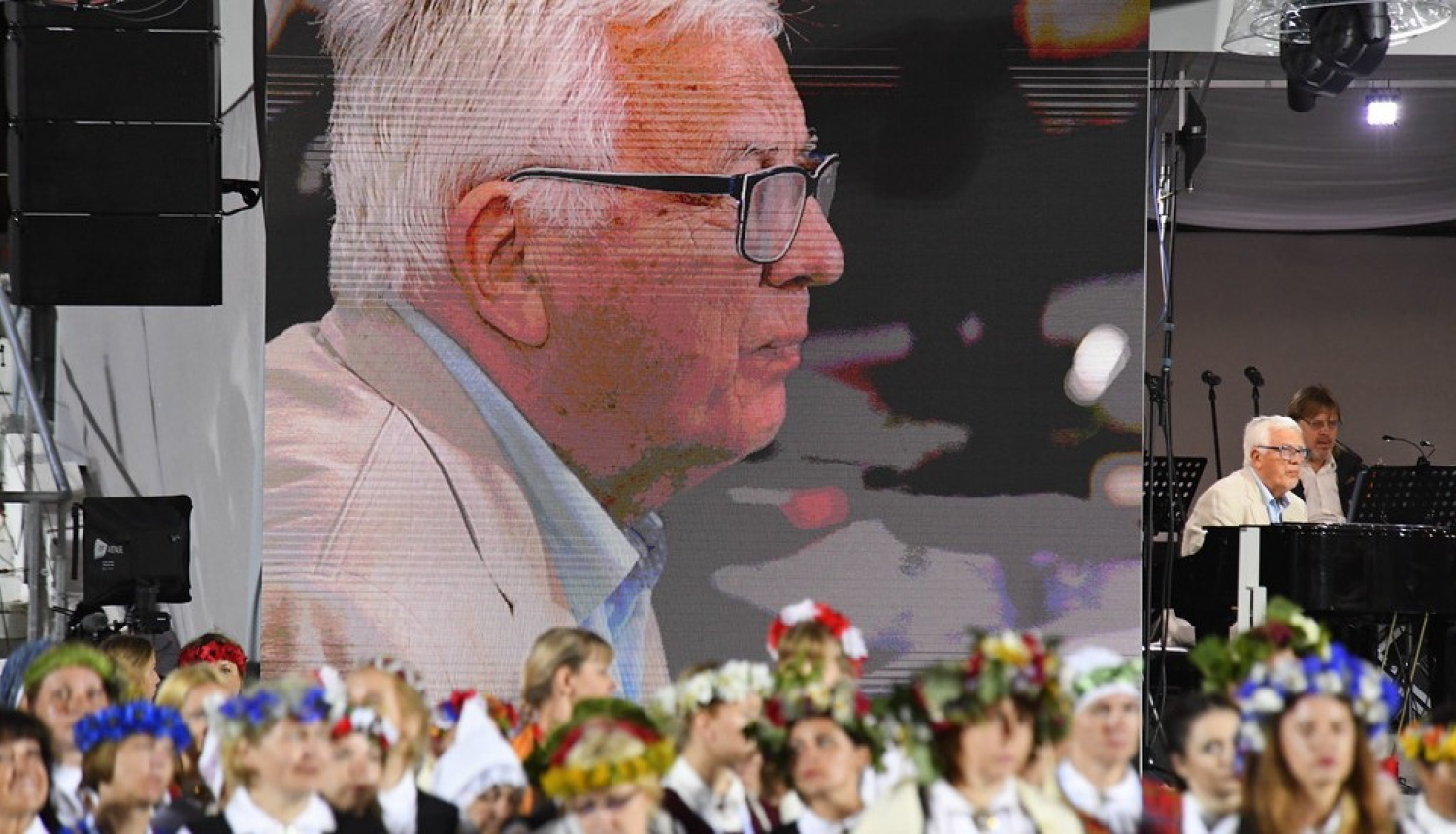 Raimonds Pauls dziesmu svētkos uz lielā ekrāna