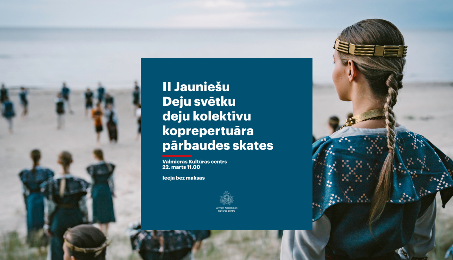 Deju kolektīvu dalībnieki pie jūras