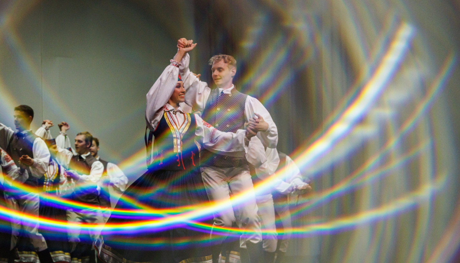 Dejotāji uz skatuves