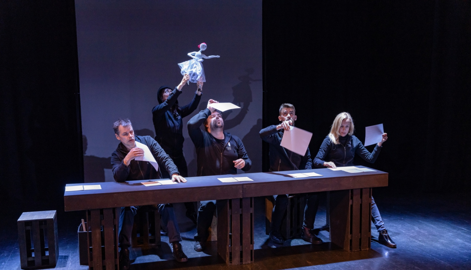 foto - Rēzeknes amatierteātris izrādē