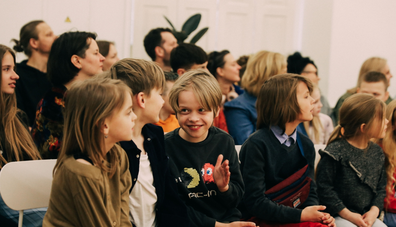 Istabas teātra izrādes “Dzīvs” skatītāji. Foto: Lita Millere