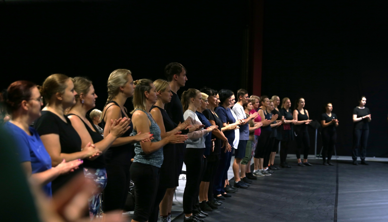 Radošā vasara dejotāji