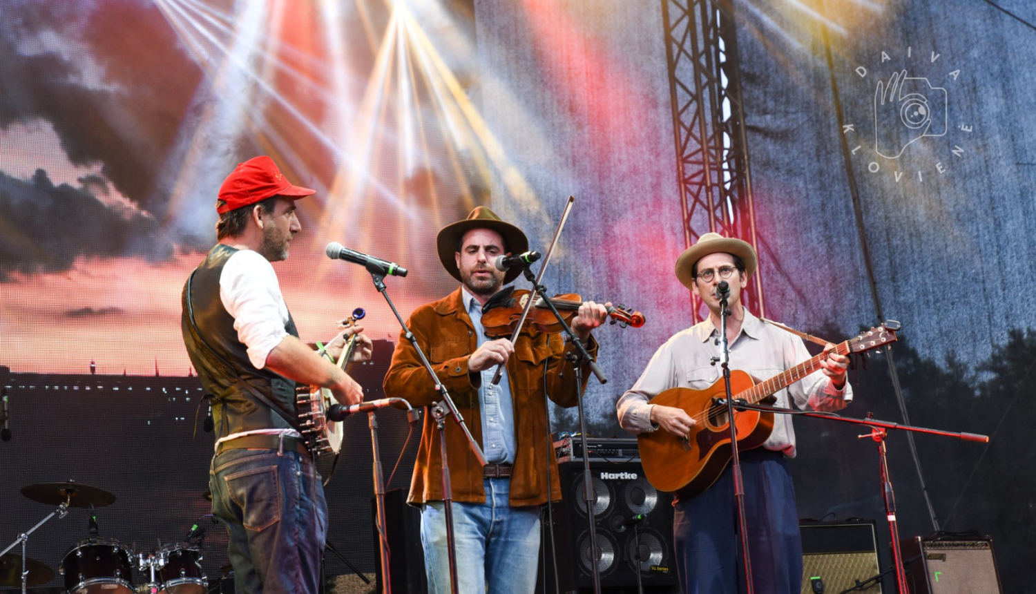 Grupas "Interstate Express" dalībnieki uz skatuves