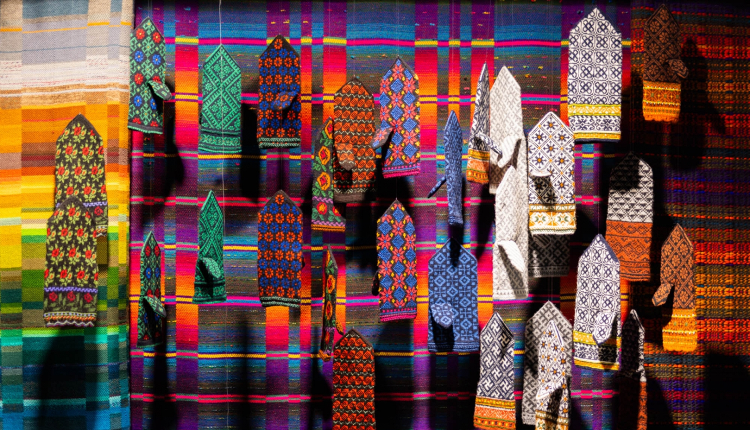 Rakstaini cimdi izstādē