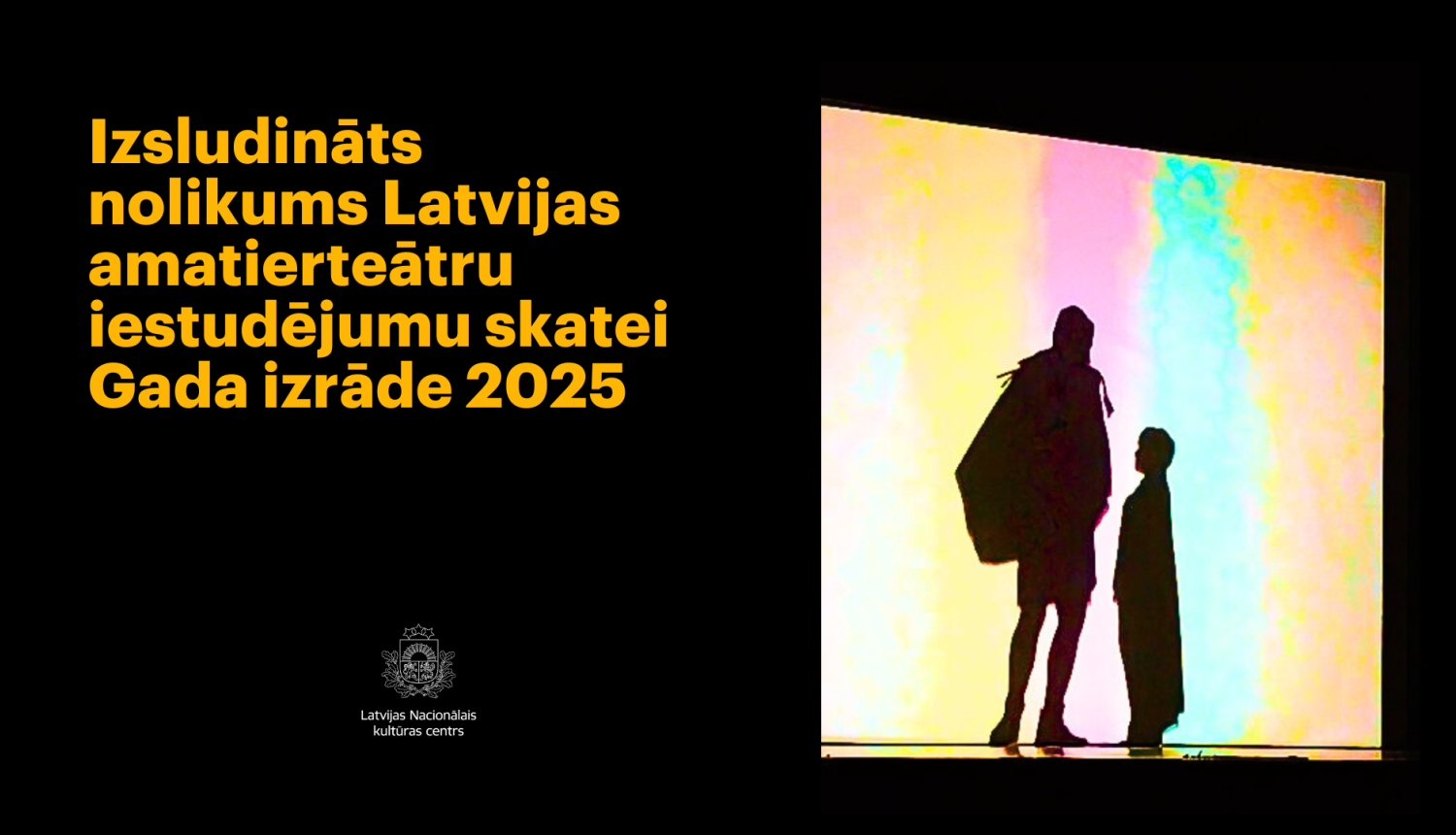 Vizuālis amatierteātru iestudējumu skates izsludināšanai. Gaišā, ieslīpā kvadrātā redzami divu cilvēku siluetii.